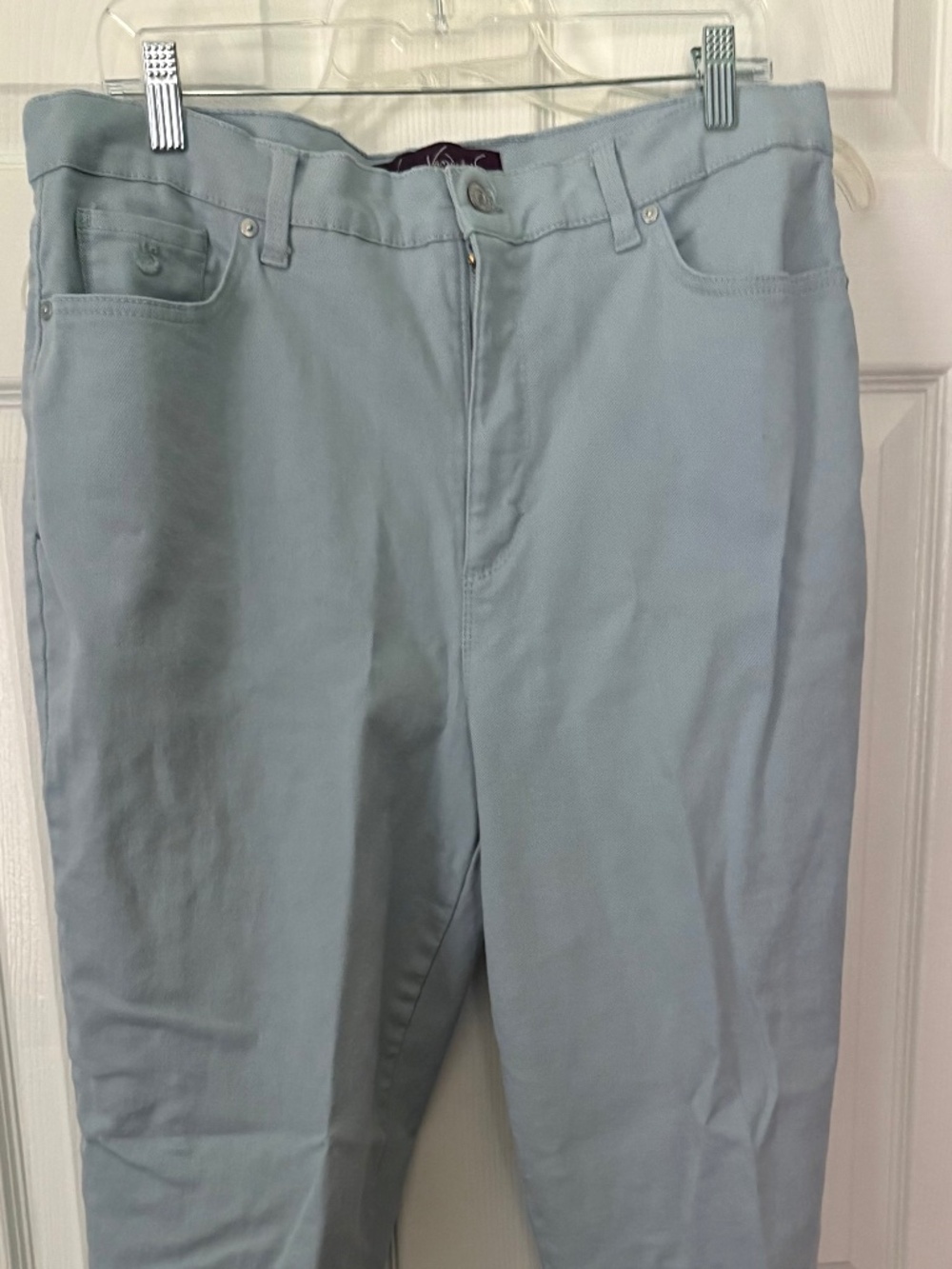Gloria Vanderbilt Amanda Classic Khaki pants in Lt. Blue size 16 Long
